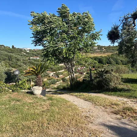 Nyaraló Mari E Monti *